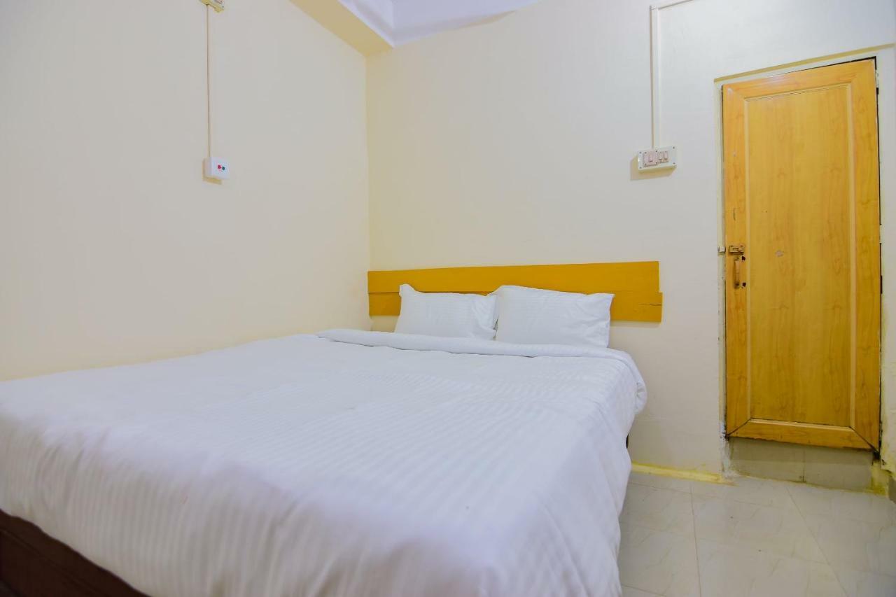 Spot On 30735 Dreamland Guest House Dispur Exteriör bild